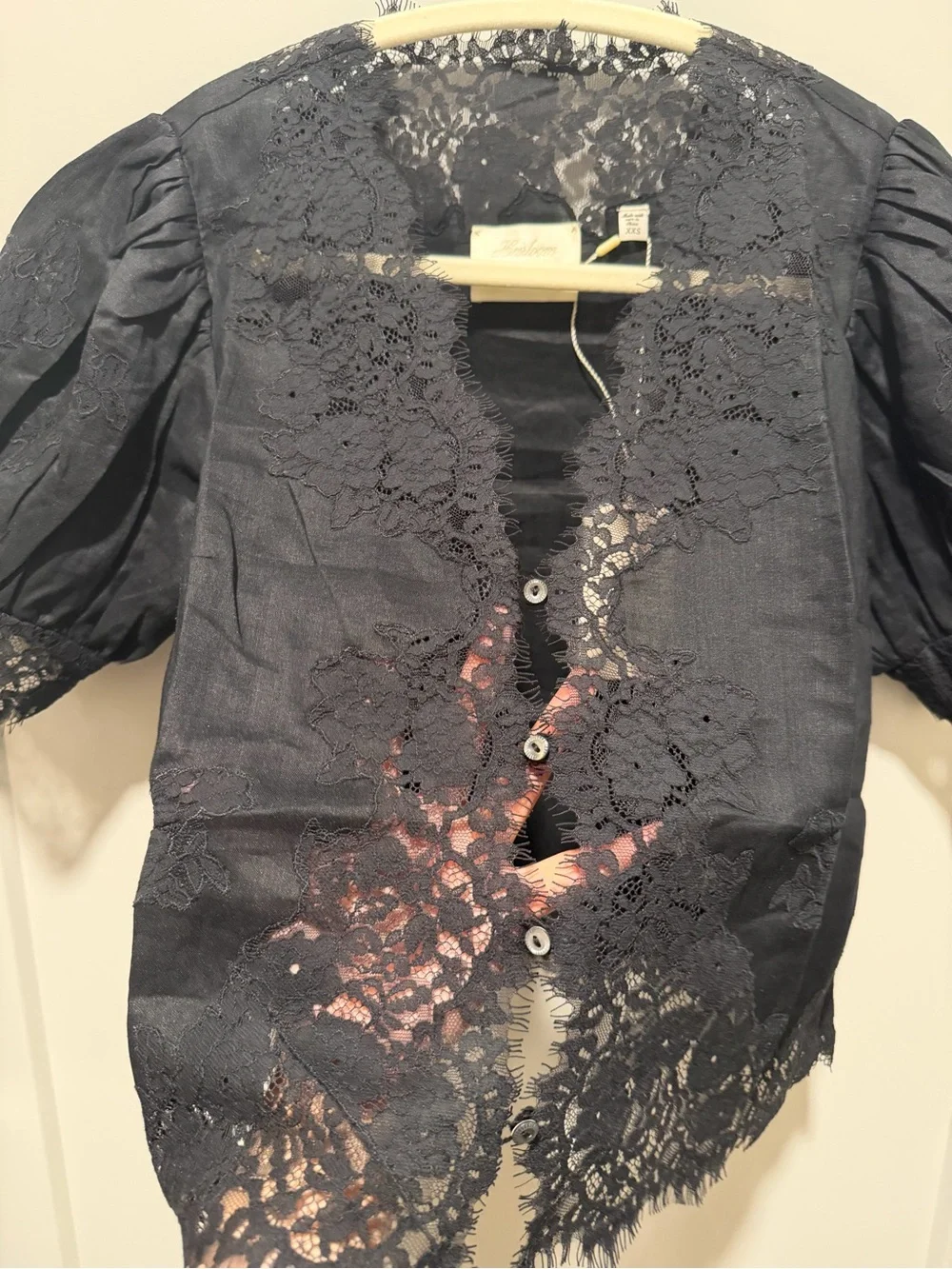 Doen Black Lace-Trim Puff Sleeve Blouse